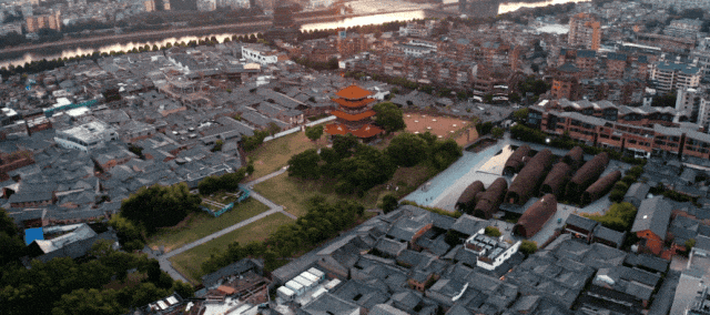 吕小龙333.gif